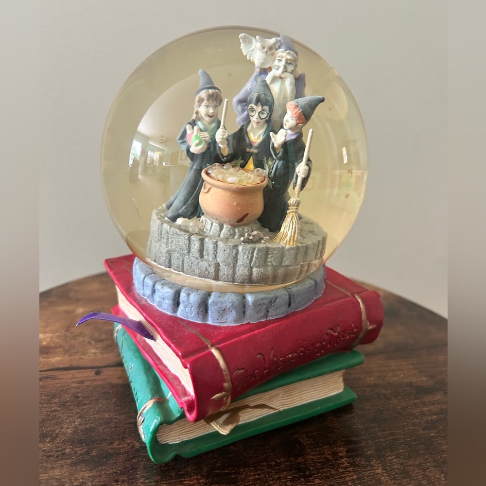 Vintage Harry Potter Snow Globe 2000  7” Golden Trio & Dumbledore